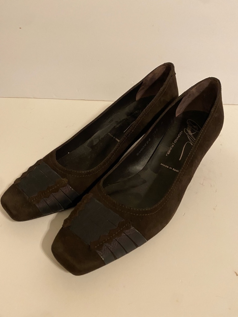 Donald J. Pliner Couture Pumps Brown Suede Size 8.5 M 1" Heel